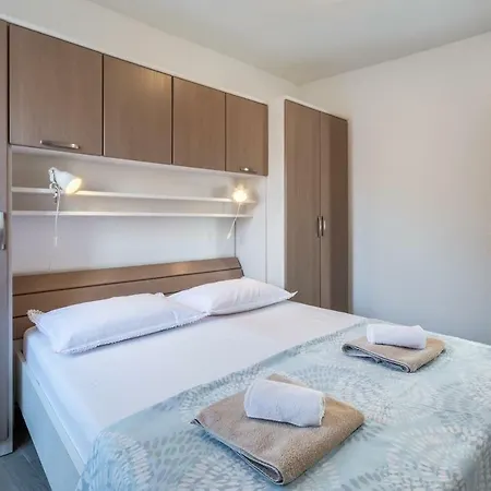 15381a Apartment Pucisca