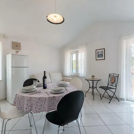 15381a Apartment Pucisca