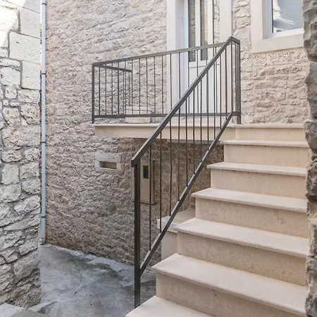 15381a