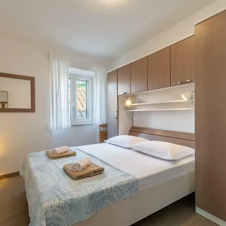15381a Apartment Pucisca
